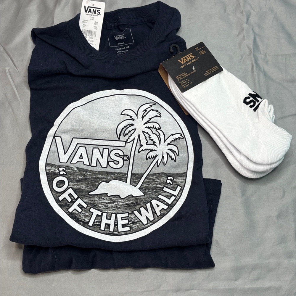 Vans Dark Blue T-Shirt with Palm 🌴 Vans Logo & 3 pair No Show Socks 🧦